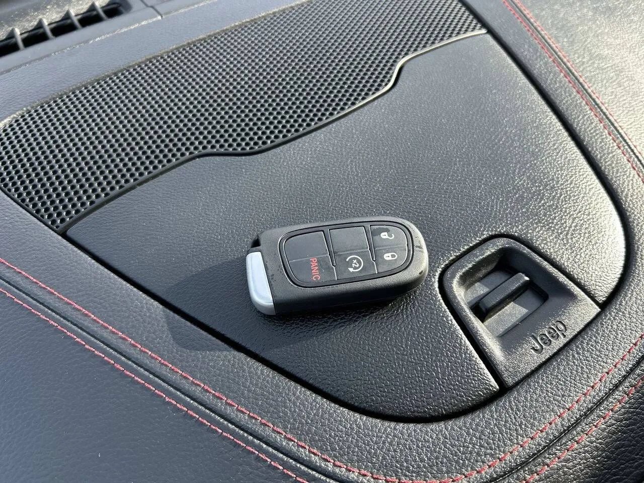 Used 2019 Jeep Cherokee Trailhawk AWD/4WD image 22