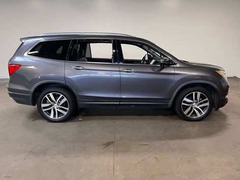 Used 2017 Honda Pilot Touring image 3