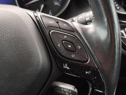 Used 2018 Toyota C-HR XLE FWD image 24