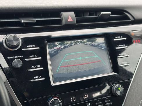 Used 2018 Toyota Camry SE FWD image 21