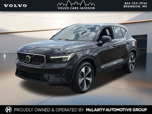 Used 2024 Volvo XC40 B5 Plus image 6