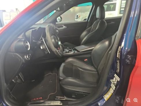 Used 2017 Alfa Romeo Giulia Quadrifoglio RWD image 16