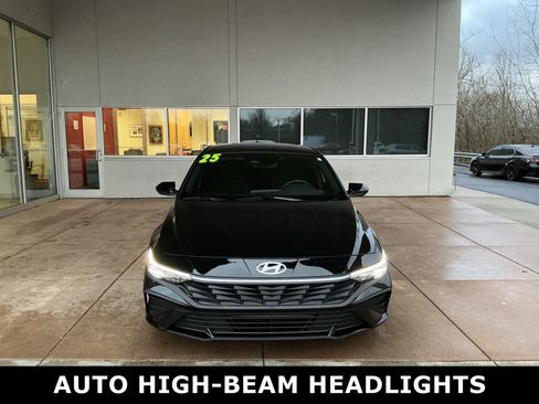 Used 2025 Hyundai Elantra Sport image 2