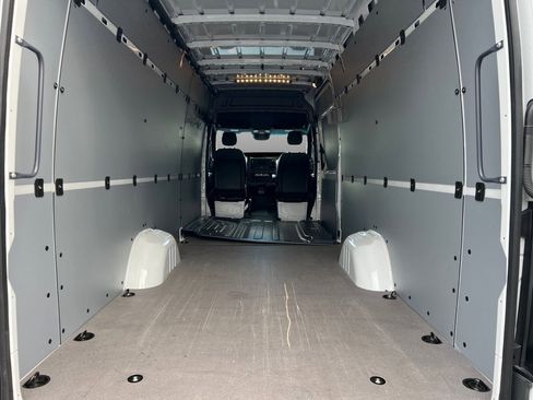 Used 2024 Mercedes-Benz Sprinter 2500 image 5