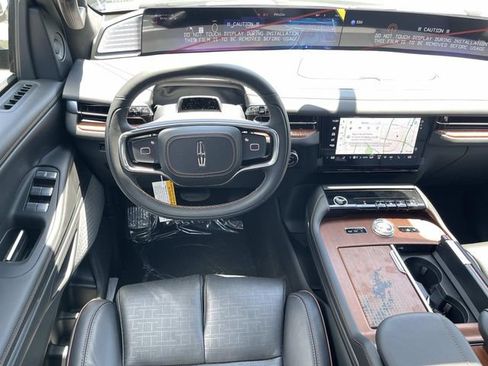 New 2026 Lincoln Navigator Black Label AWD/4WD image 12