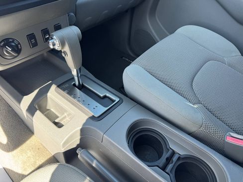 Used 2011 Nissan Frontier SV AWD/4WD image 21