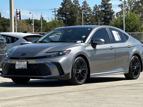 Used 2025 Toyota Camry SE FWD image 7