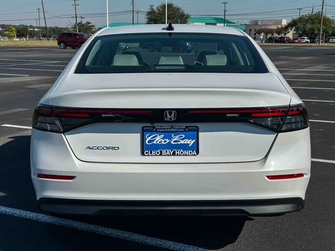 New 2025 Honda Accord SE image 7