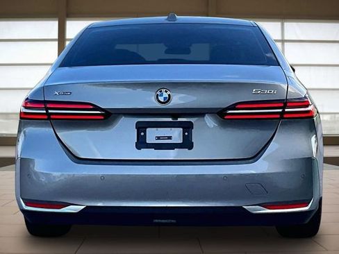 Used 2024 BMW 530i xDrive w/ Premium Package AWD/4WD image 4
