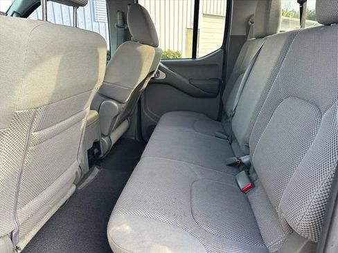 Used 2014 Nissan Frontier SV w/ SV Value Truck Package RWD image 17