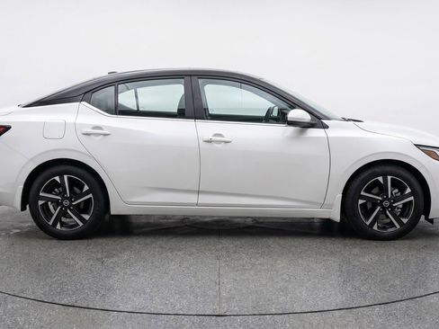 Used 2025 Nissan Sentra SV FWD image 11