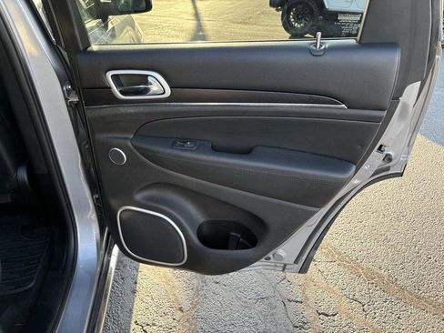 Used 2018 Jeep Grand Cherokee Summit image 19