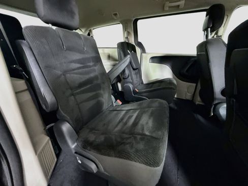 Used 2019 Dodge Grand Caravan SE FWD image 26