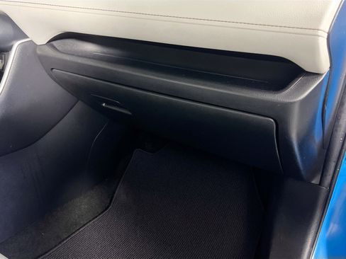 Used 2021 Toyota RAV4 XLE Premium image 34