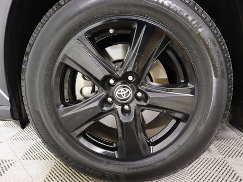 Used 2023 Toyota Highlander LE image 32