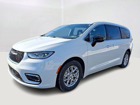 New 2026 Chrysler Pacifica Select FWD image 2