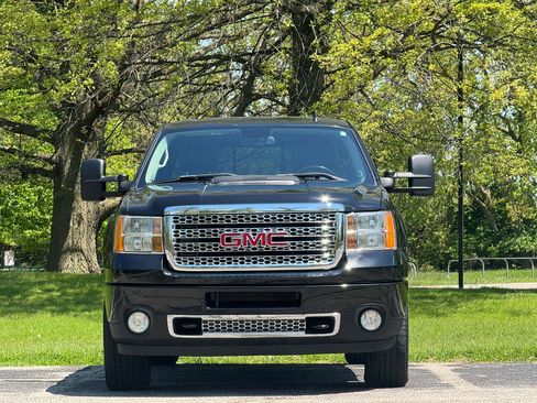 Used 2011 GMC Sierra 2500 Denali w/ Suspension Package, Off-Road AWD/4WD image 12