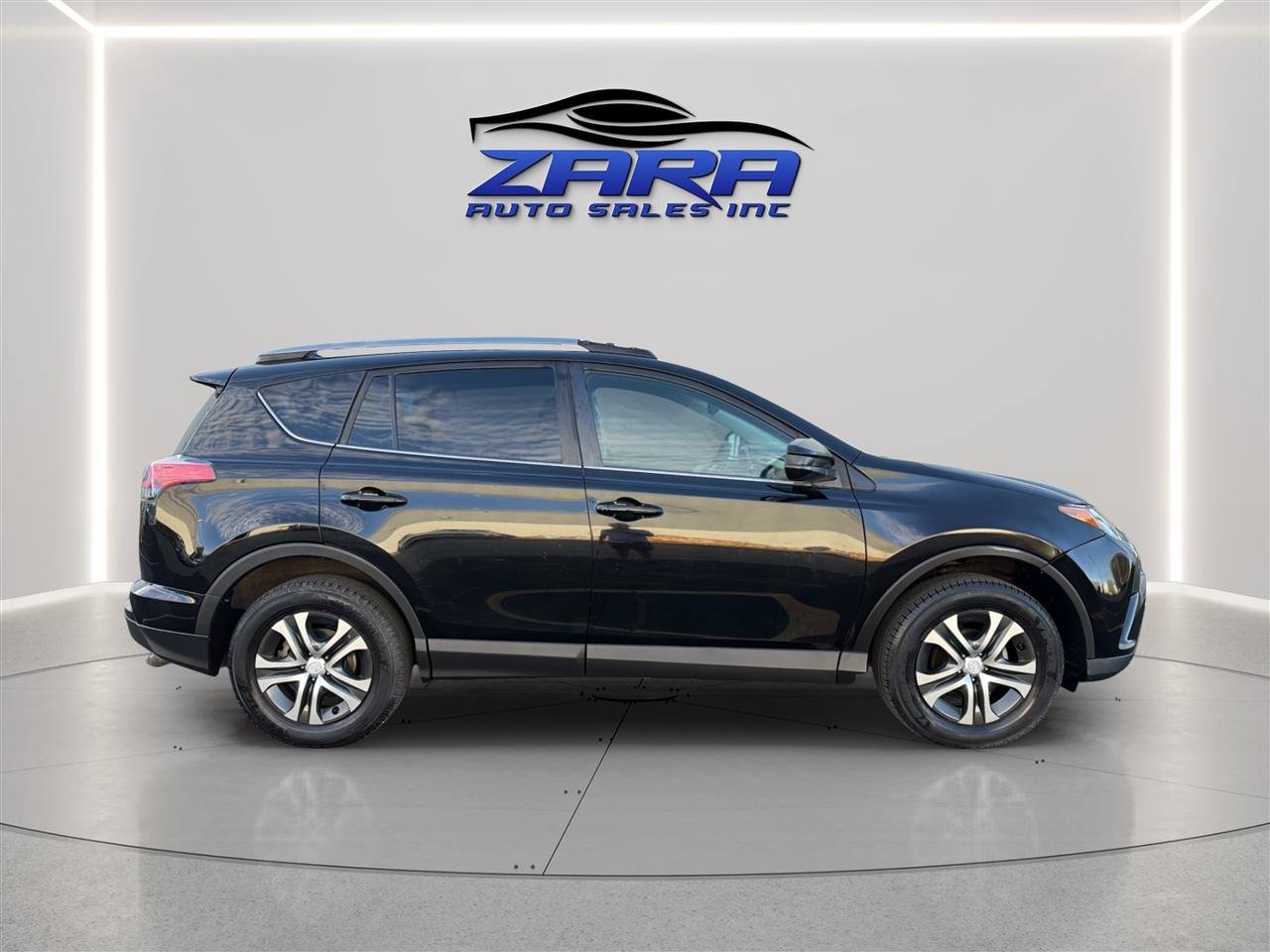 Used 2018 Toyota RAV4 LE w/ All Weather Liner Package AWD/4WD image 8
