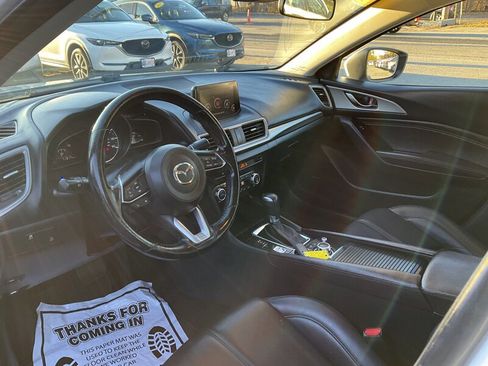 Used 2018 MAZDA MAZDA3 Touring image 17