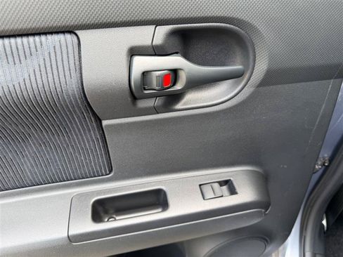 Used 2011 Scion xB FWD image 35