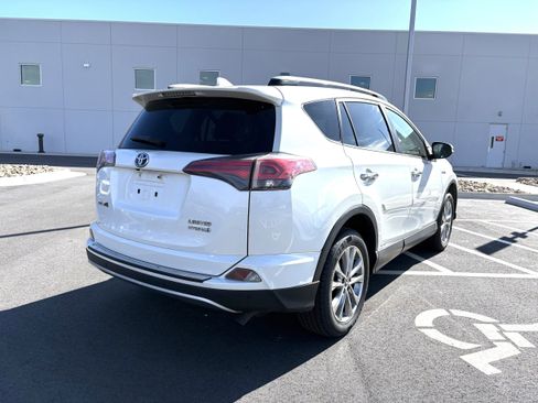 Used 2018 Toyota RAV4 Limited w/ Advanced Technology Package image 9