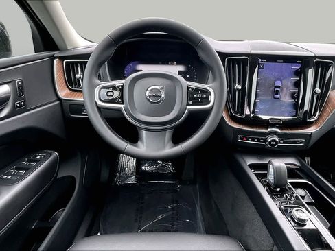 Certified 2023 Volvo XC60 B5 Plus w/ Climate Package AWD/4WD image 6