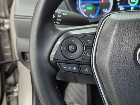 Used 2023 Toyota Venza LE image 25