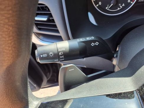 Used 2023 Nissan Rogue SV FWD image 10