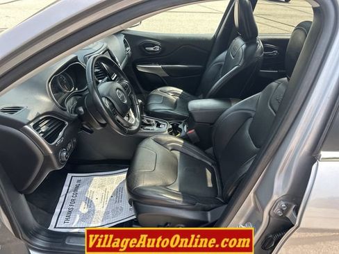 Used 2019 Jeep Cherokee Limited AWD/4WD image 12