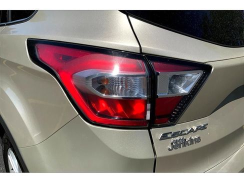 Used 2018 Ford Escape SEL image 29