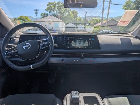 Used 2025 Nissan Ariya AWD image 8