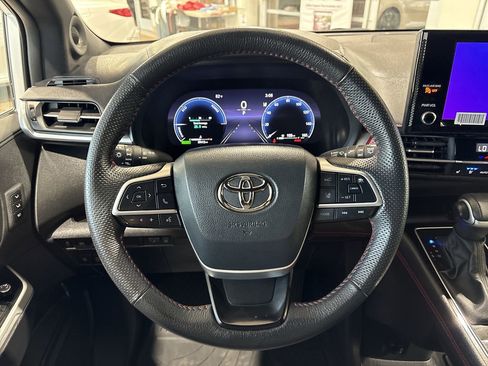 Certified 2025 Toyota Sienna XSE w/ XSE Premium Package image 14