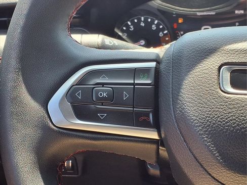 Used 2025 Jeep Compass Trailhawk AWD/4WD image 15