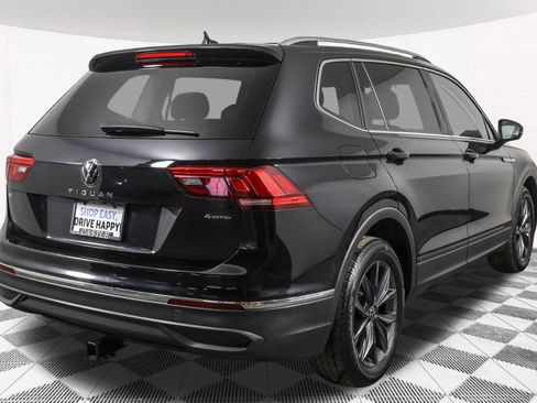 Used 2023 Volkswagen Tiguan SE w/ Panoramic Sunroof Package image 17
