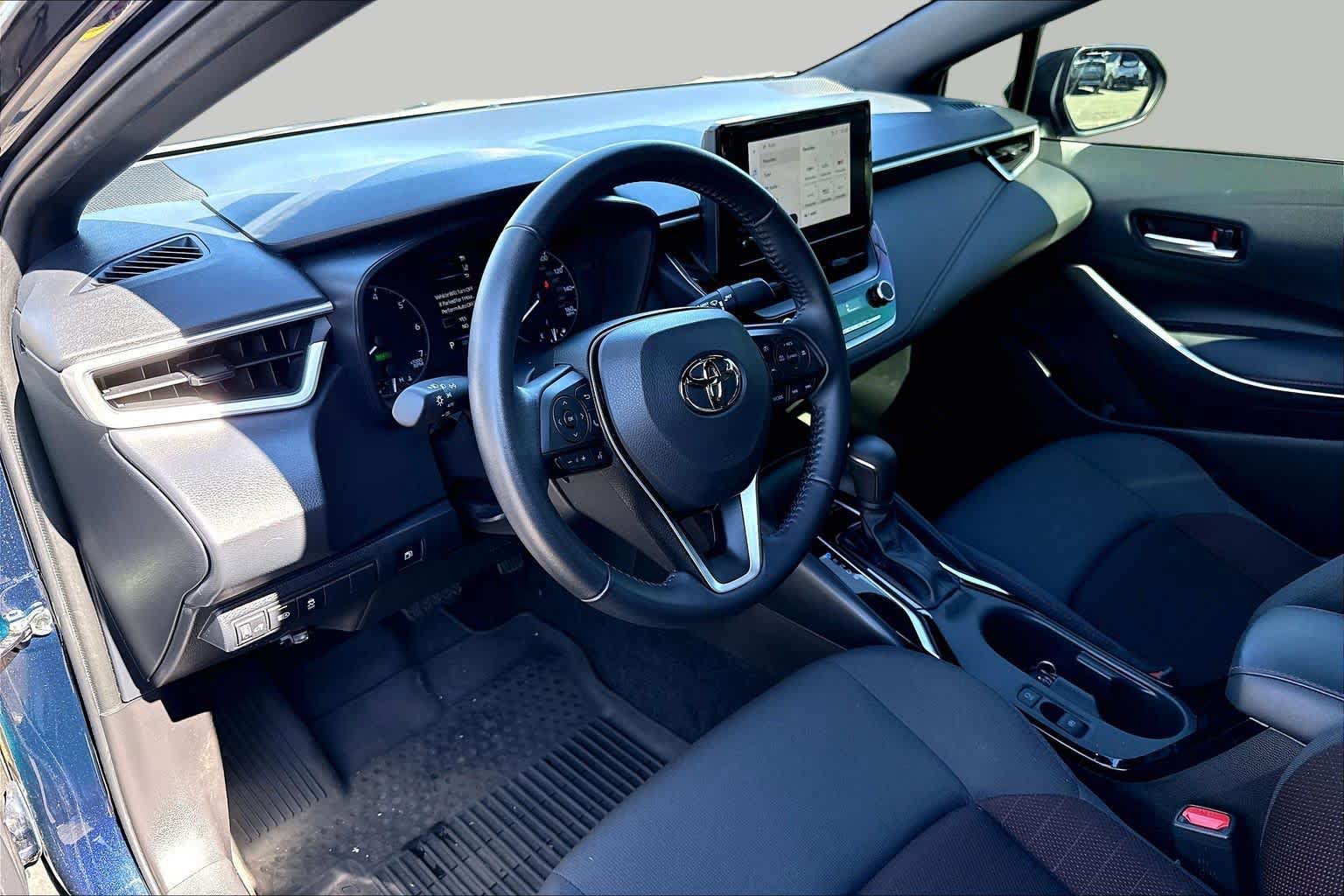Used 2025 Toyota Corolla SE FWD image 17