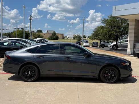 Used 2025 Honda Accord SE image 6
