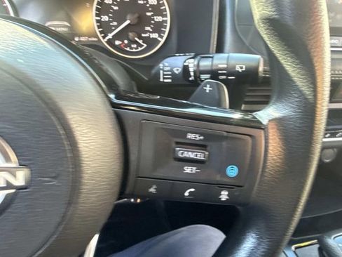 Used 2023 Nissan Rogue SV image 29