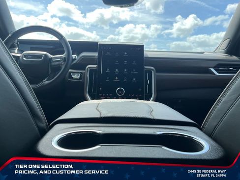 Used 2025 GMC Yukon Denali Ultimate AWD/4WD image 15