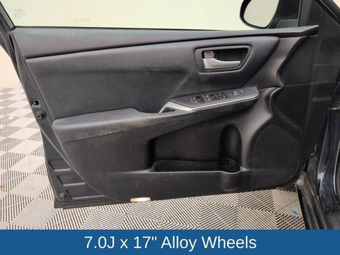Used 2016 Toyota Camry SE image 32