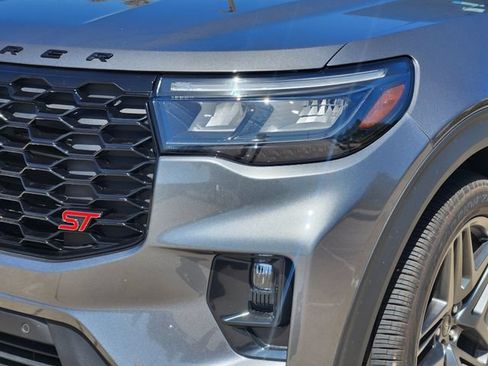 Used 2025 Ford Explorer ST AWD/4WD image 9