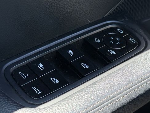 Used 2020 Porsche Cayenne AWD/4WD image 32