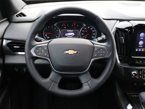 Used 2023 Chevrolet Traverse LT image 19