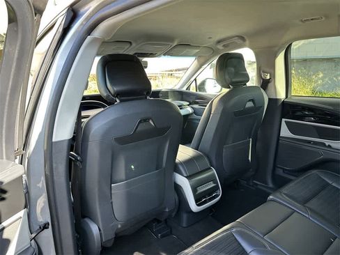 Used 2024 Lincoln Nautilus Reserve image 11