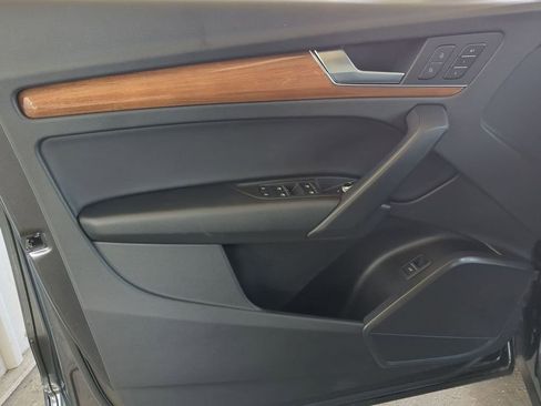 Used 2023 Audi Q5 2.0T Premium w/ Convenience Package image 19