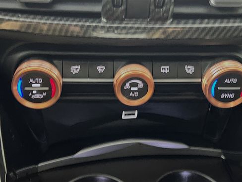 Used 2019 Alfa Romeo Giulia w/ Nero Edizione image 26