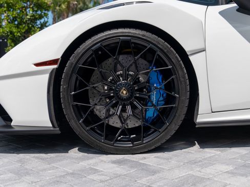 Used 2021 Lamborghini Huracan STO RWD image 12