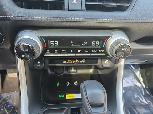 Used 2025 Toyota RAV4 XLE w/ Convenience Package image 23