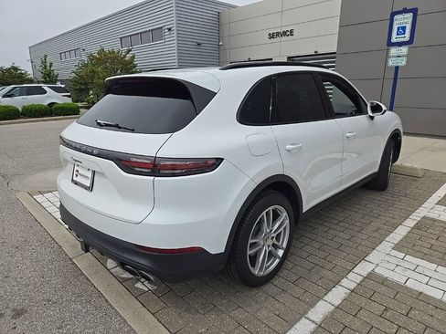 Used 2023 Porsche Cayenne Platinum Edition AWD/4WD image 5