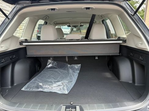 Used 2023 Subaru Forester AWD/4WD image 33