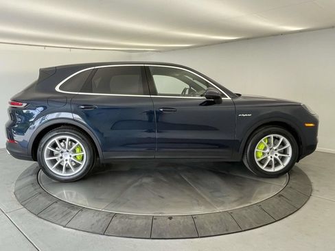 Certified 2024 Porsche Cayenne AWD/4WD image 8